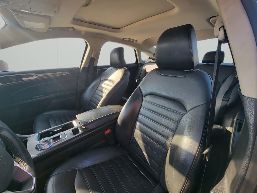 Used 2017 Ford Fusion SE w/ Fusion SE Technology Package image 10