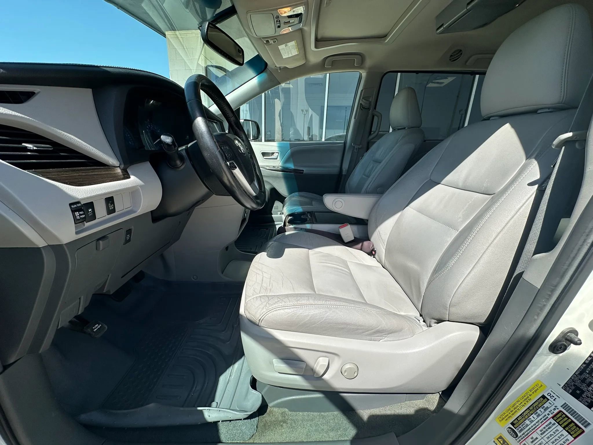 Used 2015 Toyota Sienna XLE image 13