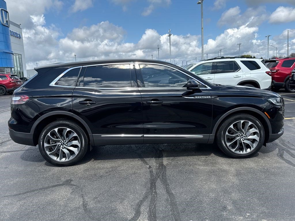 Used 2023 Lincoln Nautilus Reserve w/ Luxury Package image 12