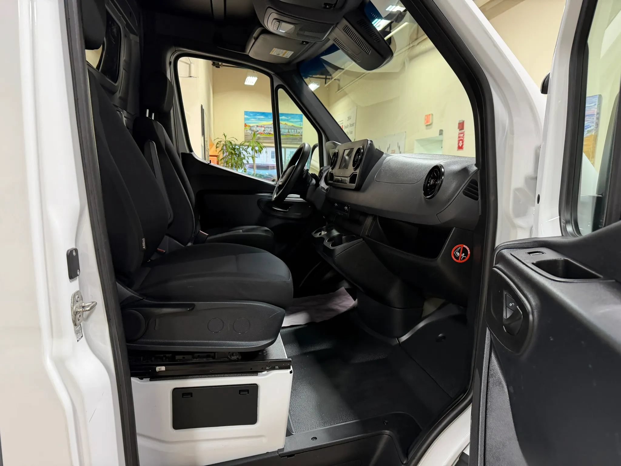 Used 2020 Mercedes-Benz Sprinter 2500 image 31