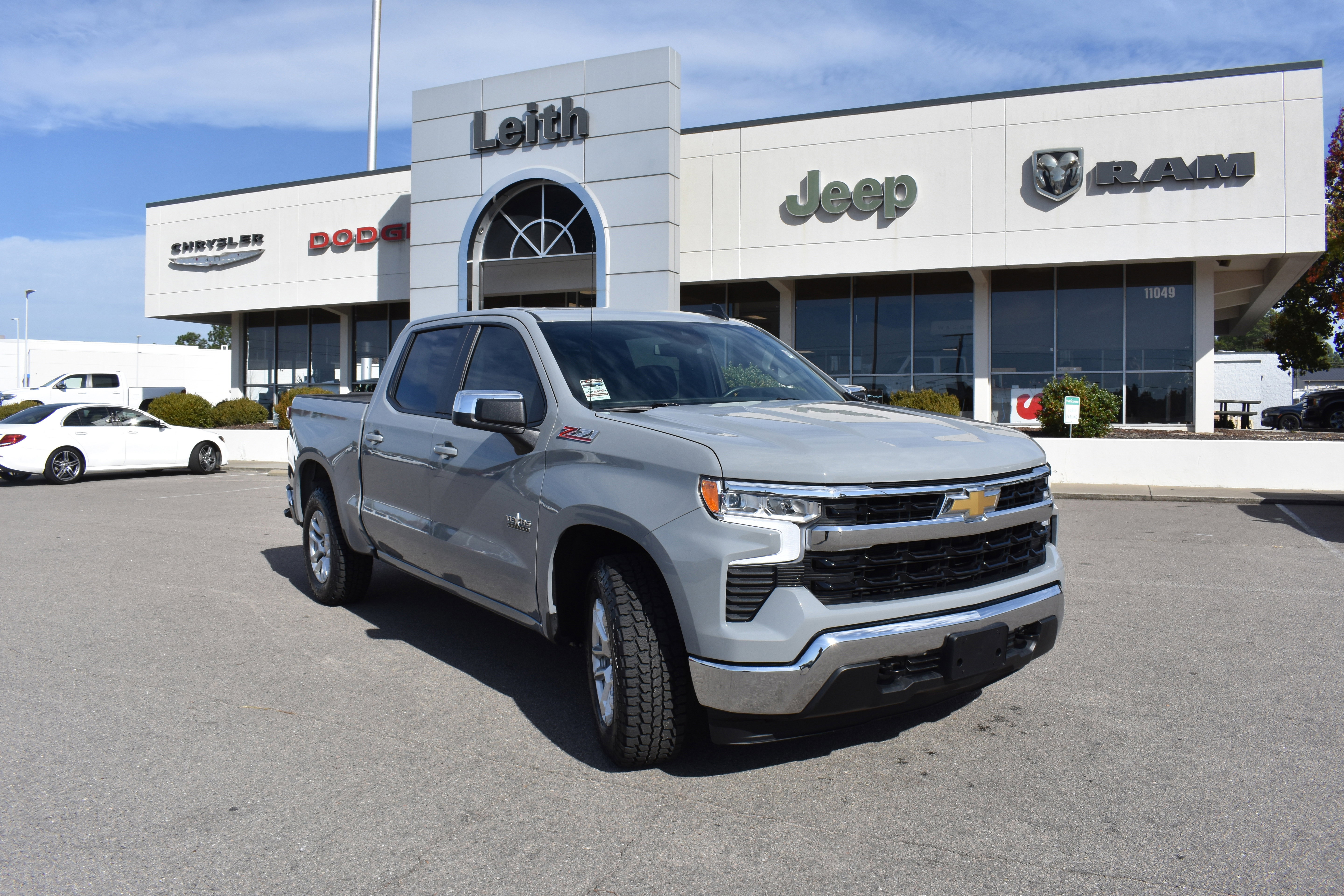 Used 2024 Chevrolet Silverado 1500 LT w/ Z71 Off-Road Package image 1