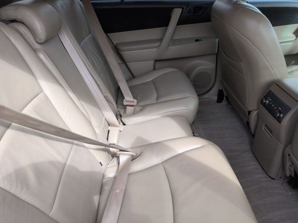 Used 2010 Toyota Highlander 4WD image 25