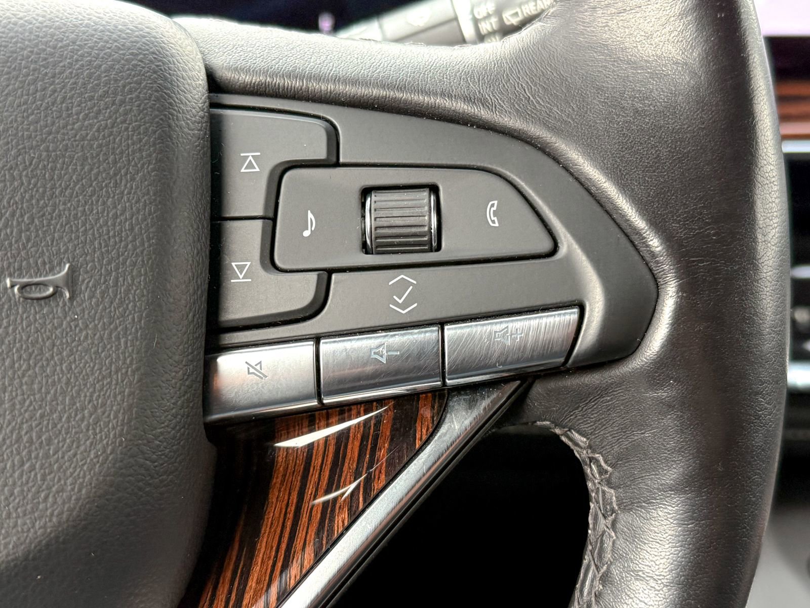 Certified 2022 Cadillac Escalade Luxury image 24