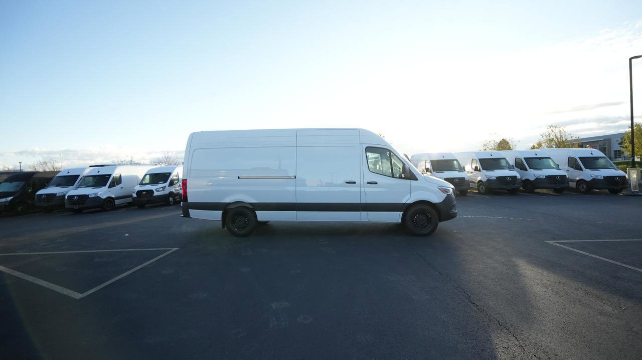New 2025 Mercedes-Benz Sprinter 2500 image 4