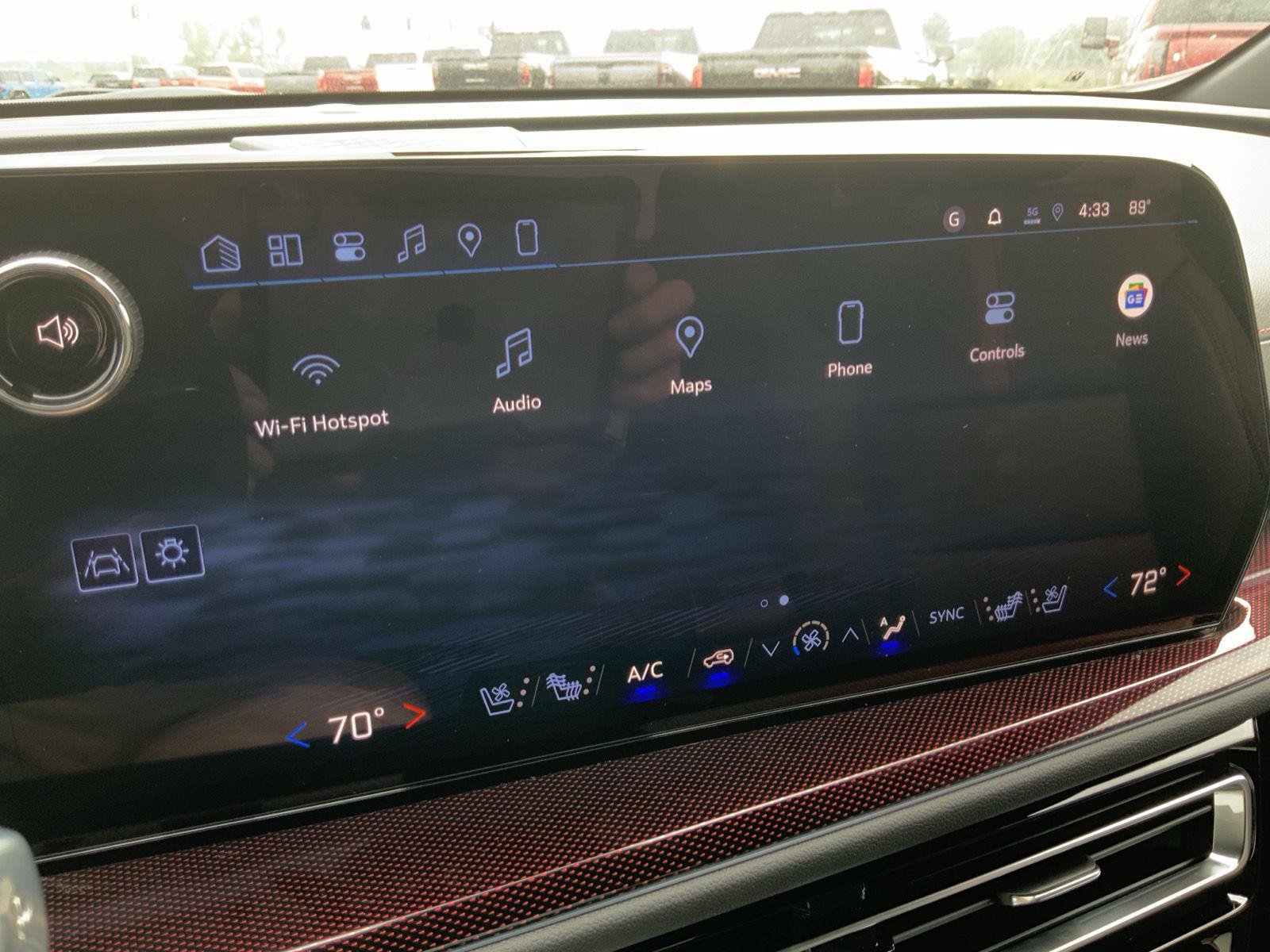 New 2026 Chevrolet Traverse RS w/ LPO, Floor Liner Package FWD image 35