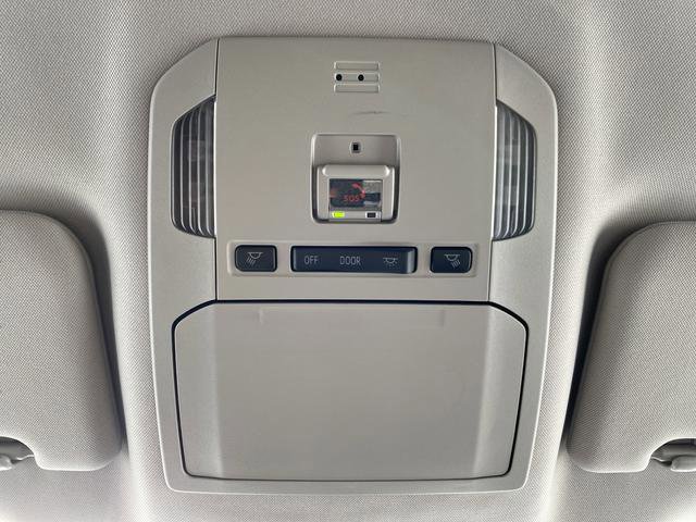 Used 2023 Toyota Highlander LE FWD image 24