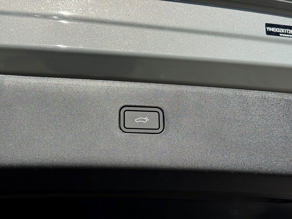 New 2026 Volvo EX30 Plus w/ Protection Package Premier image 16