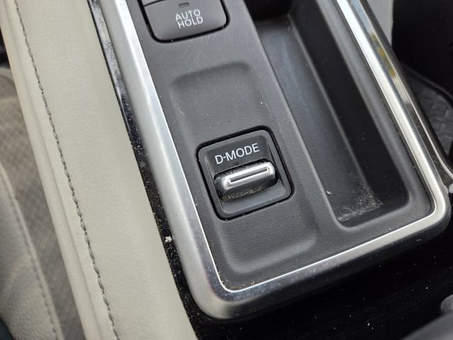 Used 2025 Nissan Pathfinder SL FWD image 31