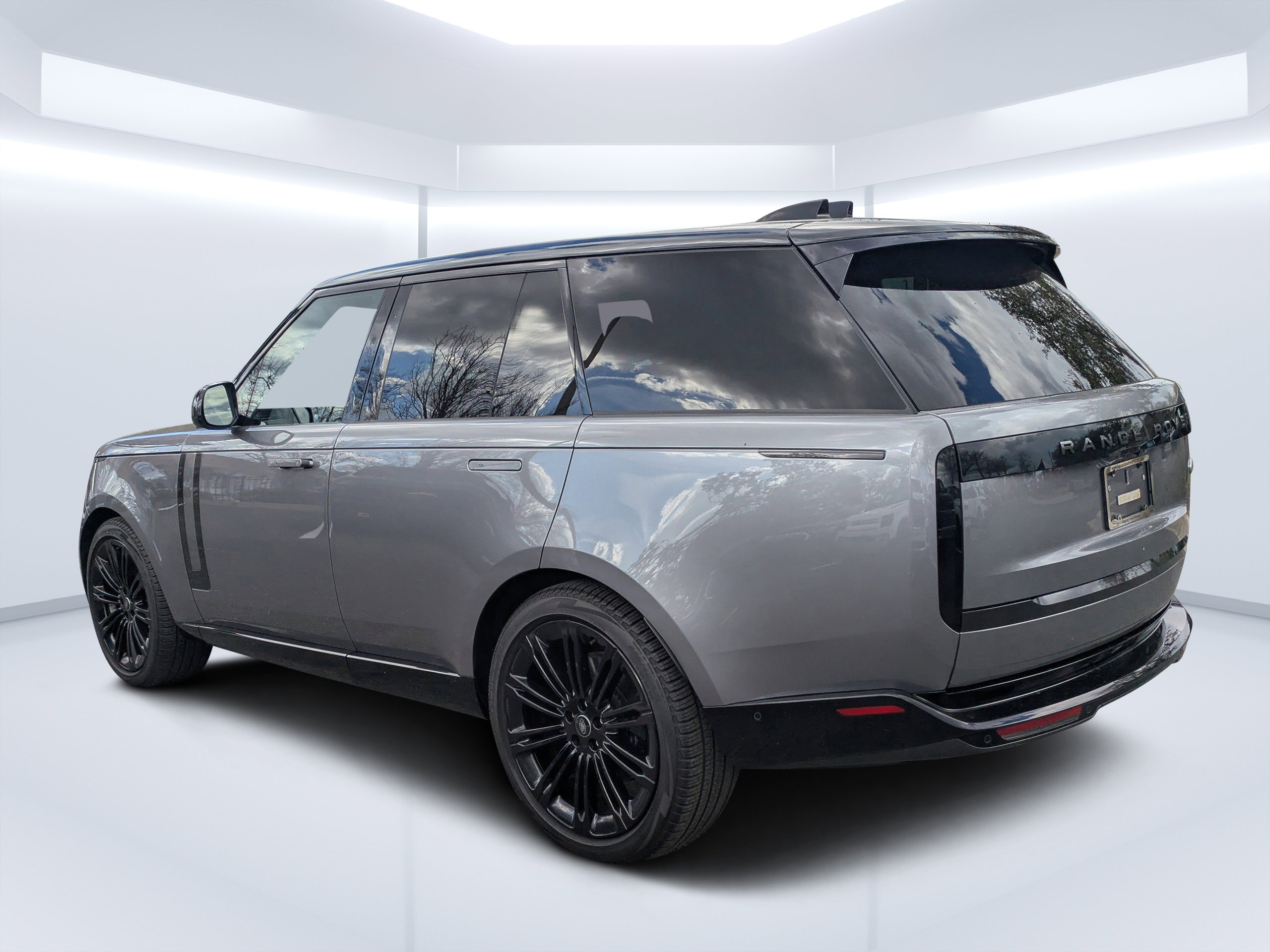 Used 2023 Land Rover Range Rover SE image 8