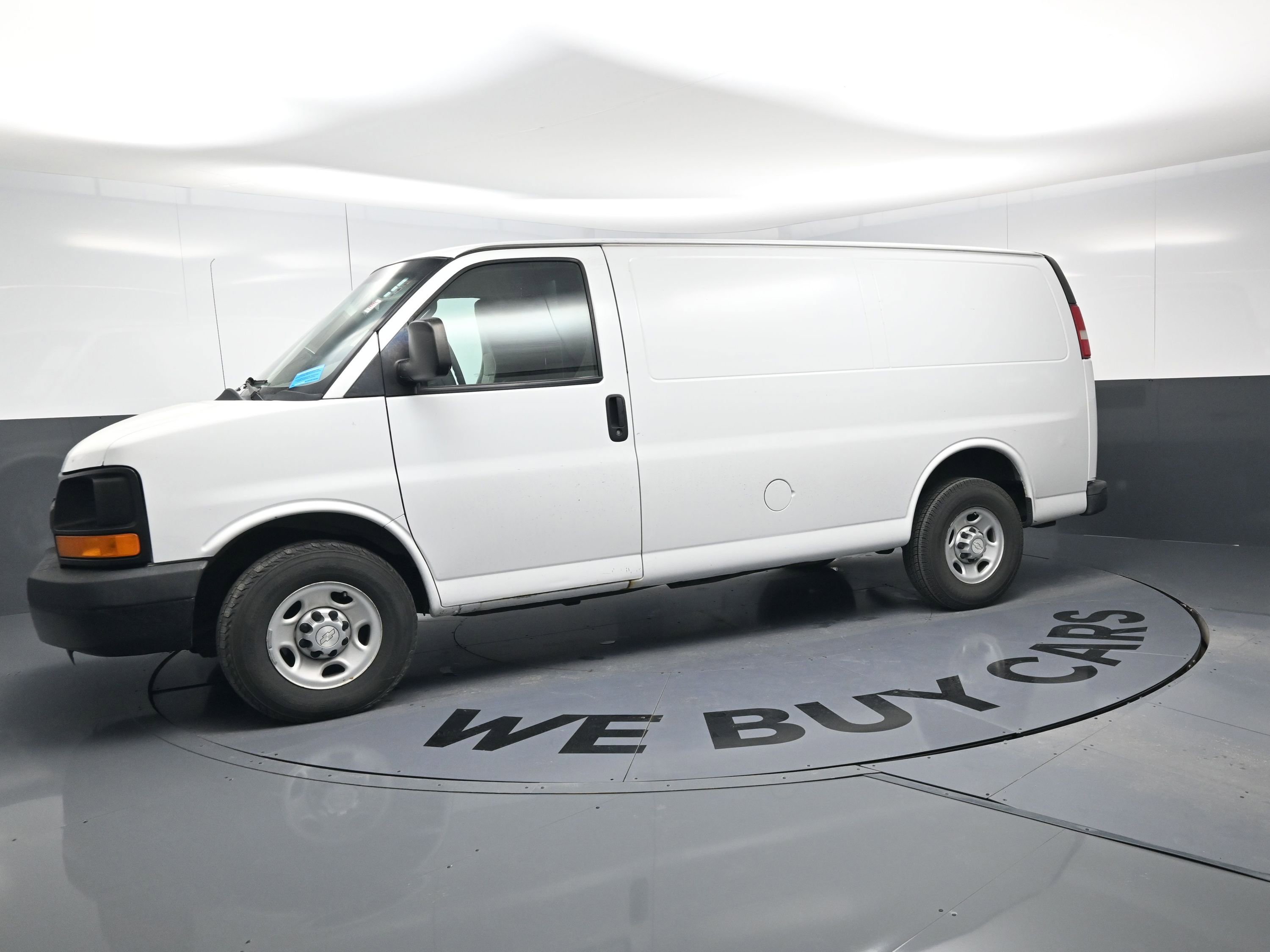 Used 2016 Chevrolet Express 2500 image 12