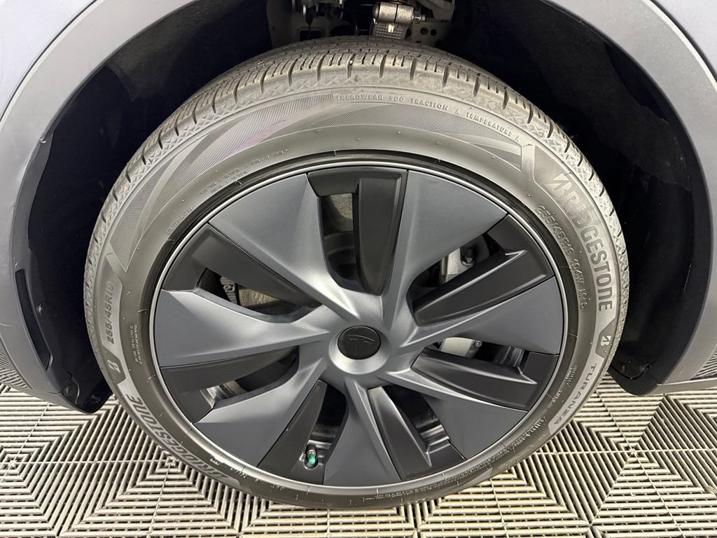 Used 2025 Tesla Model Y Long Range RWD image 11