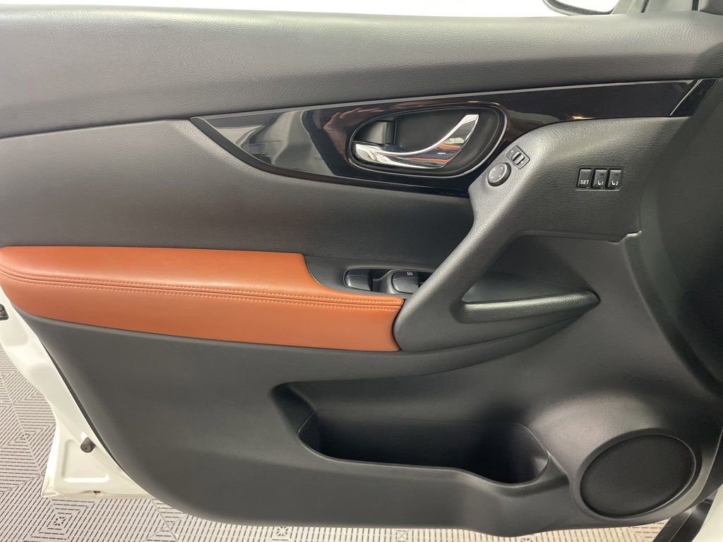 Used 2019 Nissan Rogue SL w/ Premium Package AWD/4WD image 28