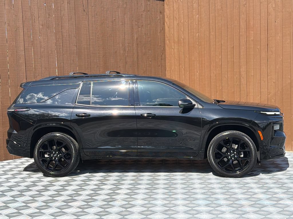 Used 2024 Chevrolet Traverse RS FWD image 16