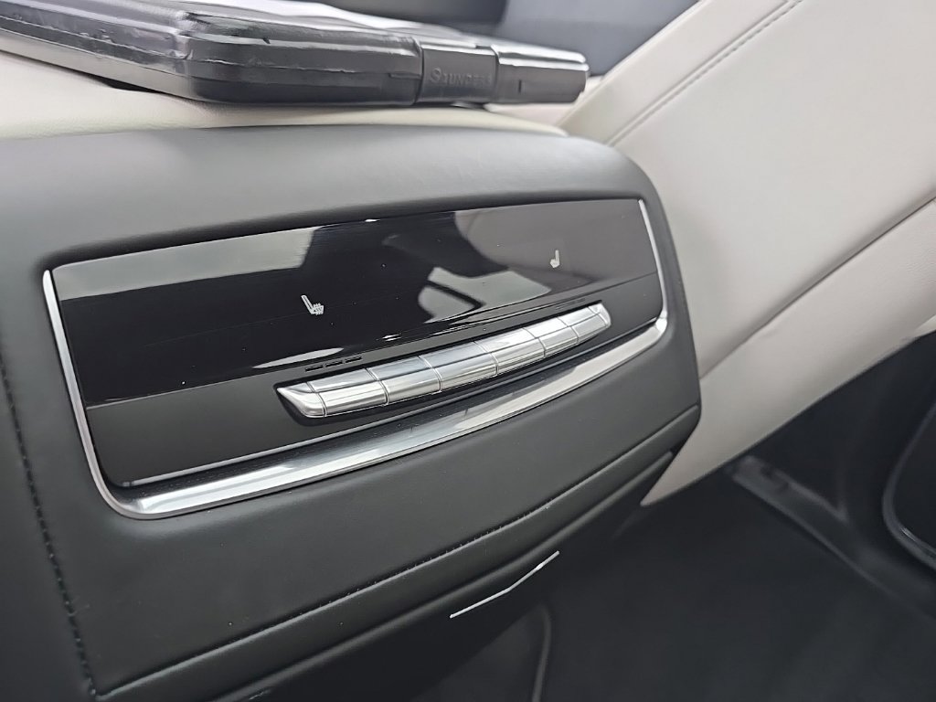 Used 2026 Cadillac Escalade ESV Platinum Sport w/ LPO, Floor Liner Package AWD/4WD image 20