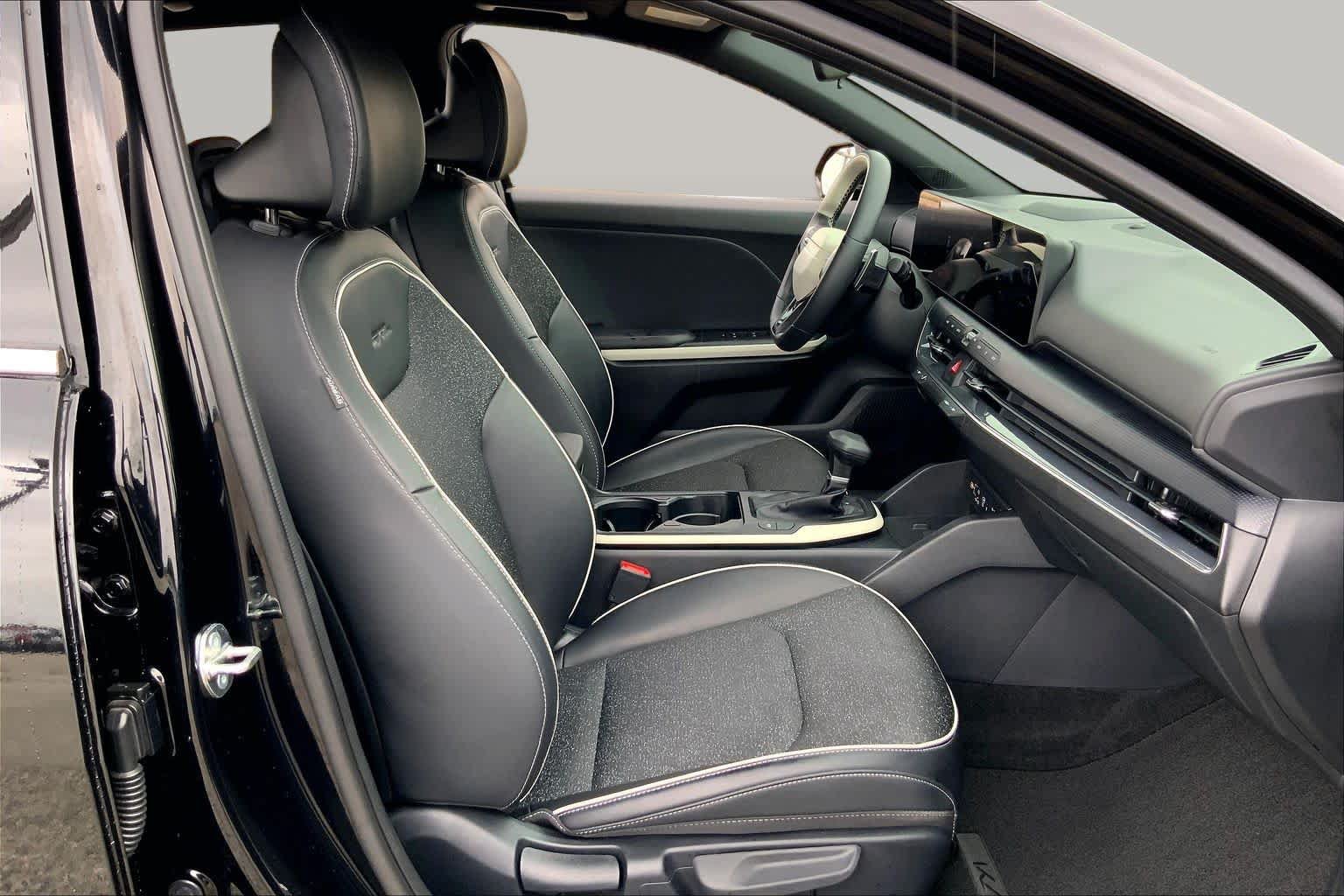 Used 2025 Kia K4 EX w/ GT-Line Sunroof Package FWD image 16