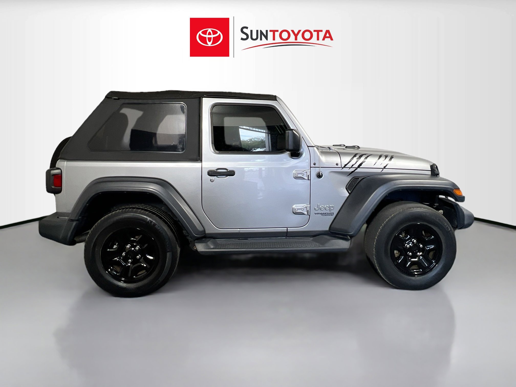Used 2018 Jeep Wrangler Sport AWD/4WD image 2