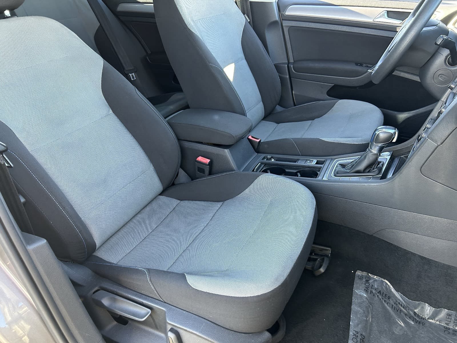 Used 2016 Volkswagen e-Golf SE w/ DC Fast Charging Package FWD image 13