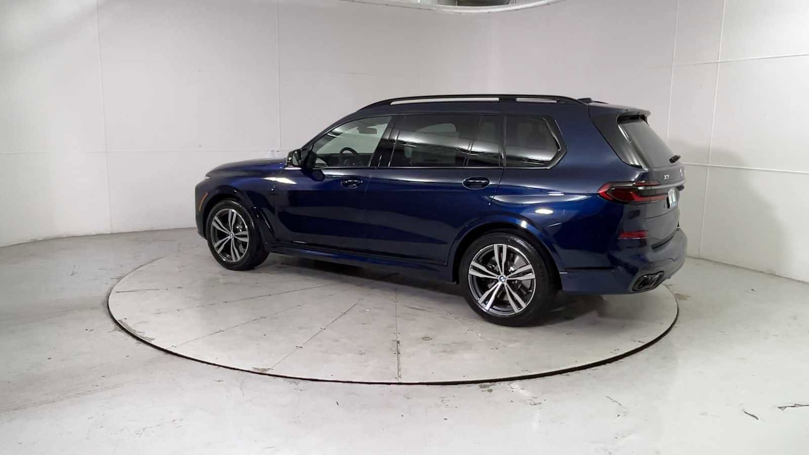 New 2026 BMW X7 M60i image 4