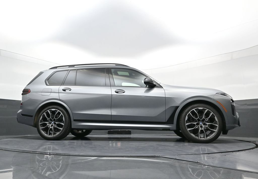 Used 2025 BMW X7 M60i w/ Executive Package image 21
