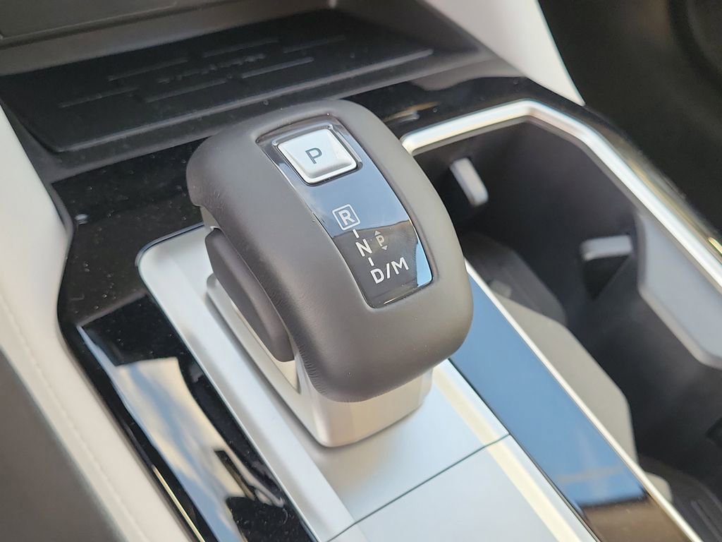 New 2025 Mitsubishi Outlander SE image 18