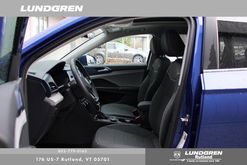 Used 2024 Volkswagen Taos SE w/ Panoramic Sunroof Package image 11