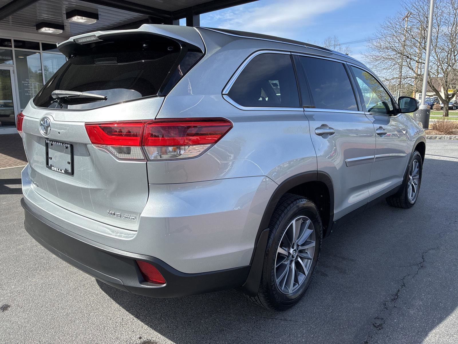 Used 2019 Toyota Highlander XLE AWD/4WD image 7