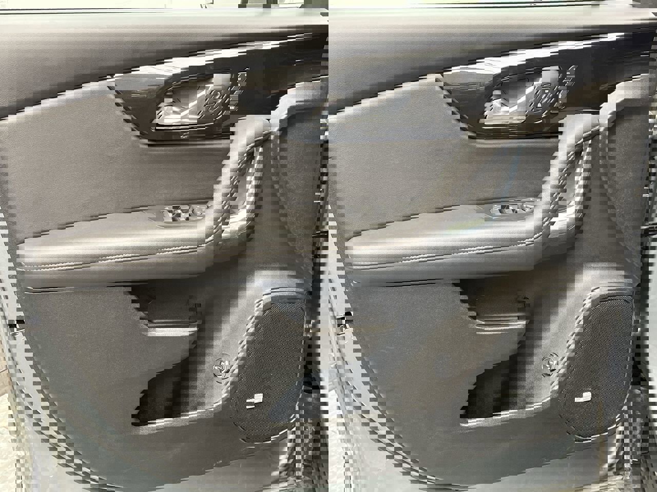 Certified 2023 Chevrolet Blazer Premier w/ Driver Confidence II Package image 9