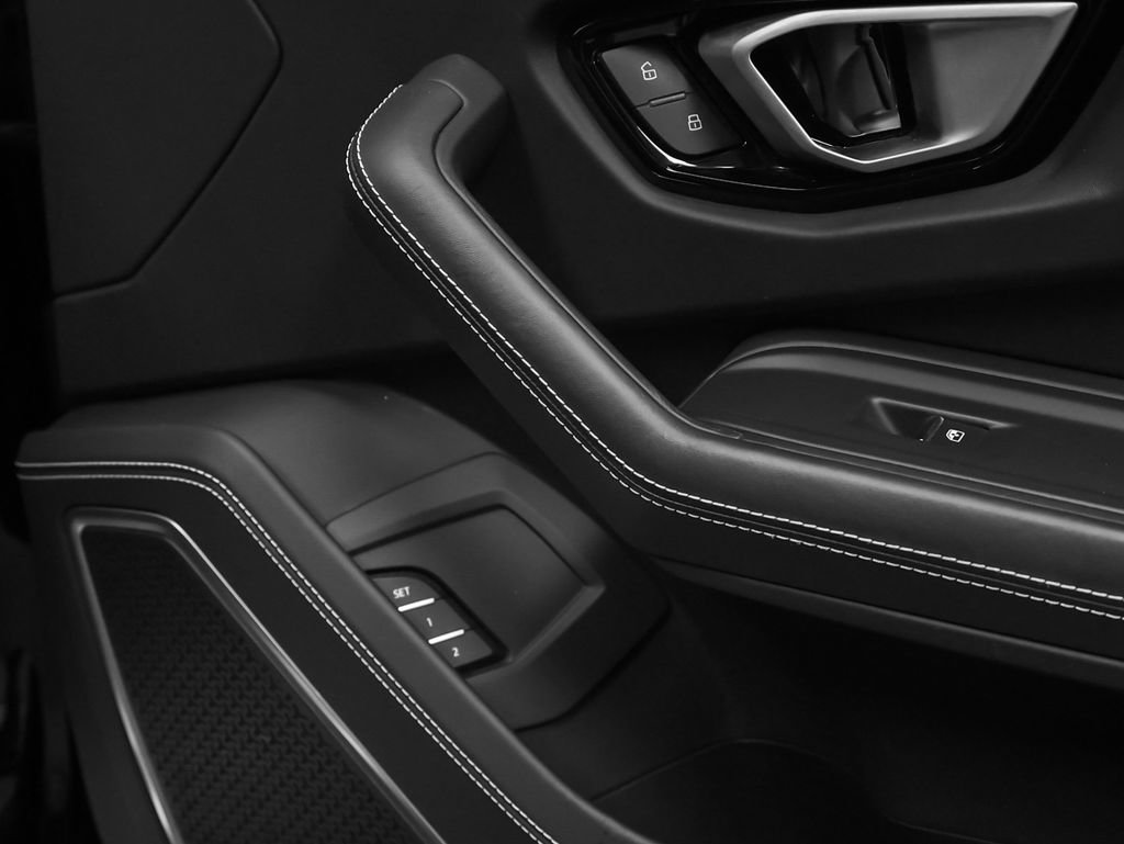 Used 2022 Lamborghini Urus image 28