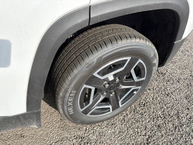 New 2026 Jeep Cherokee Laredo AWD/4WD image 6