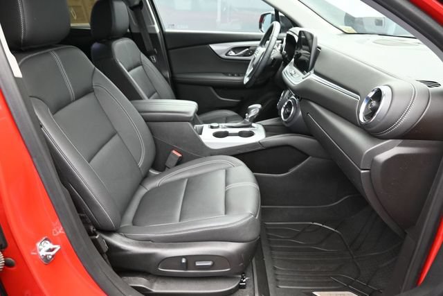 Used 2024 Chevrolet Blazer LT w/ Midnight/Sport Edition FWD image 32
