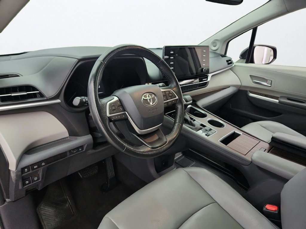 Used 2021 Toyota Sienna XLE w/ XLE Plus Package FWD image 10