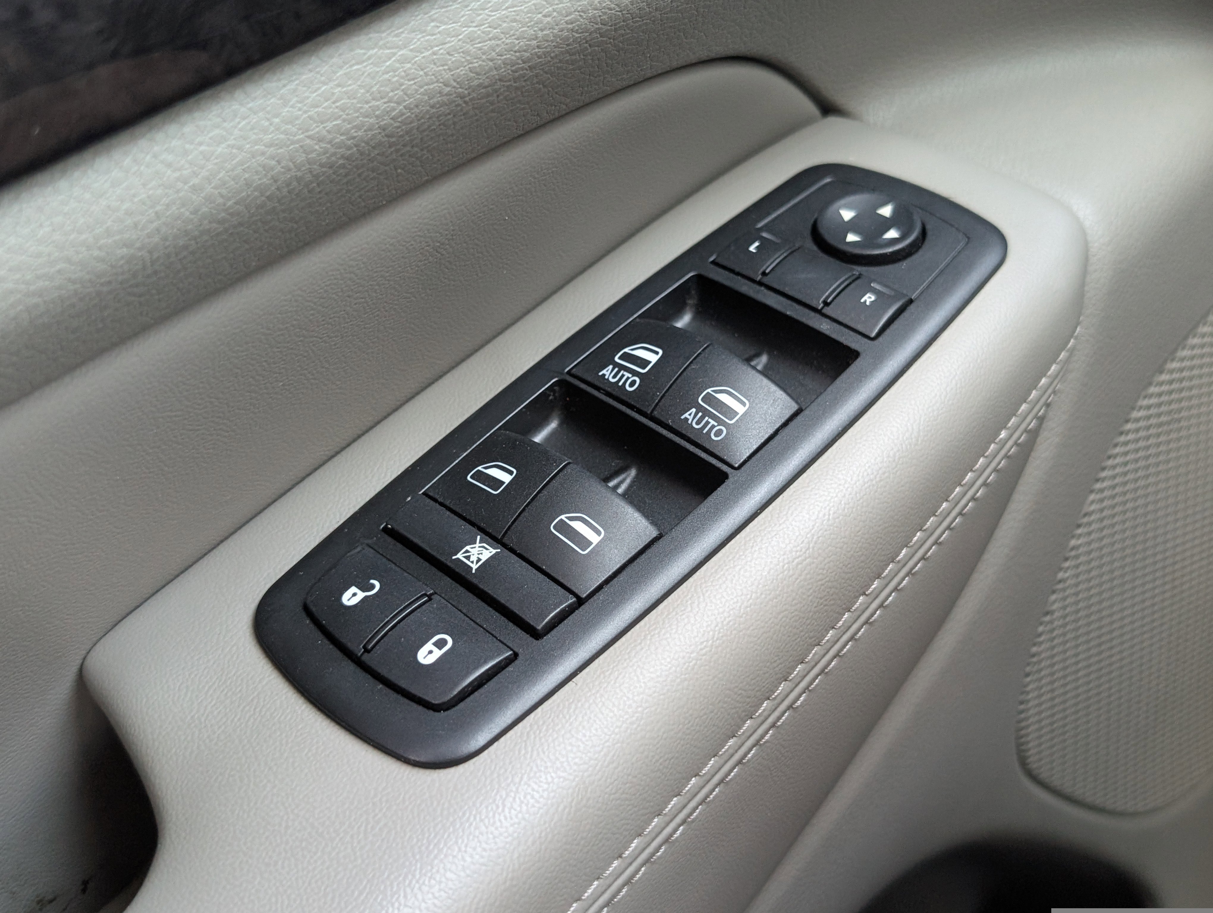 Used 2013 Jeep Grand Cherokee Laredo AWD/4WD image 22
