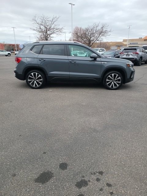 Used 2023 Volkswagen Taos SE image 4