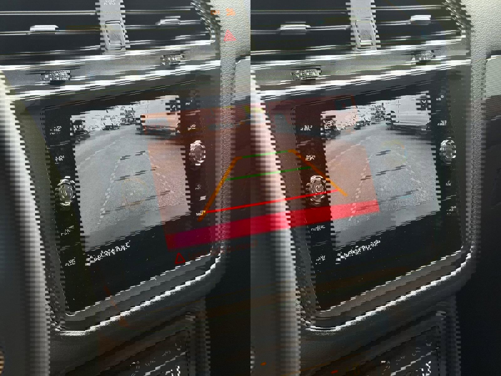 Used 2024 Volkswagen Tiguan SE image 25