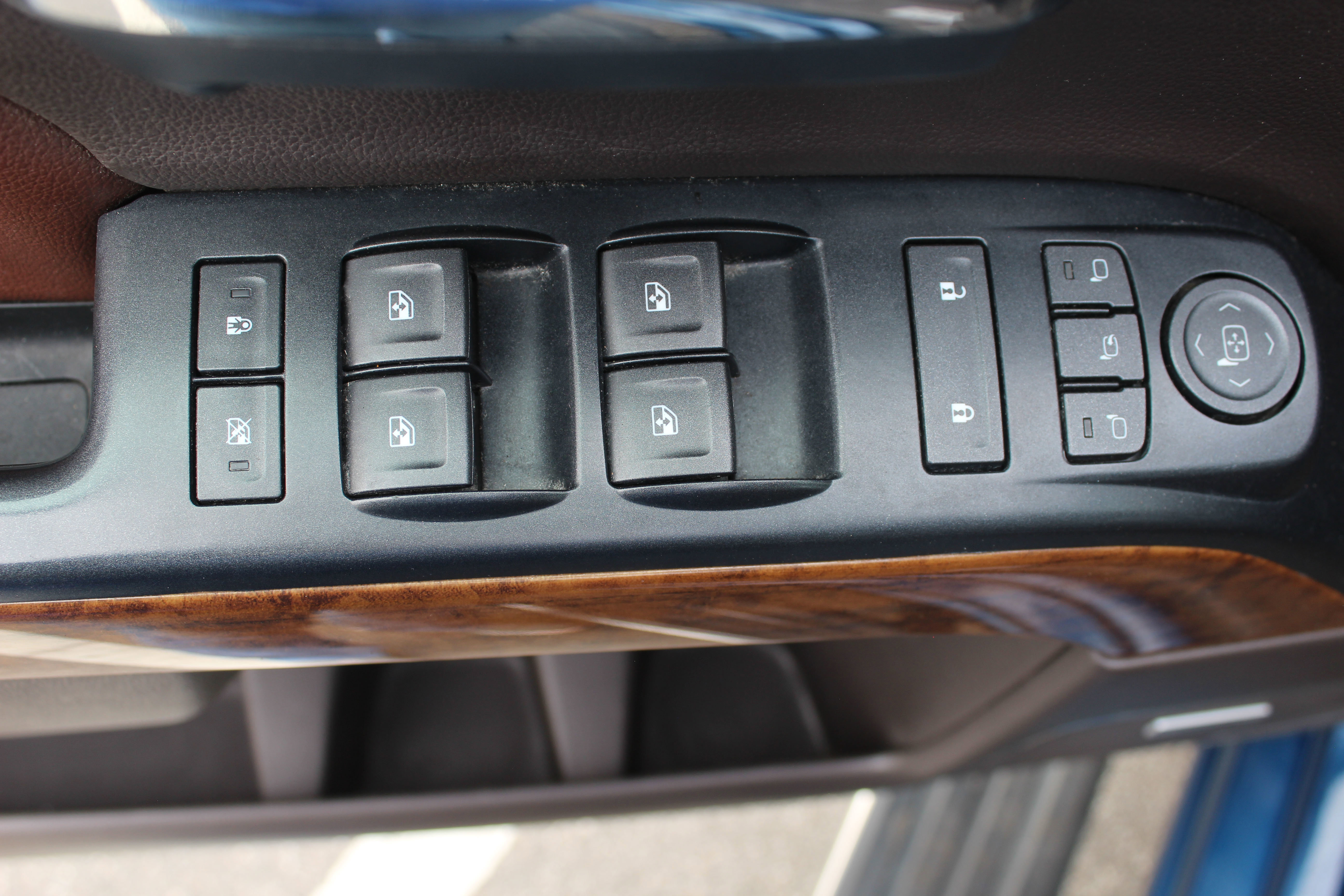 Used 2017 Chevrolet Silverado 1500 High Country w/ High Desert Package image 27