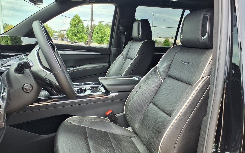 Used 2025 Cadillac Escalade Sport AWD/4WD image 14