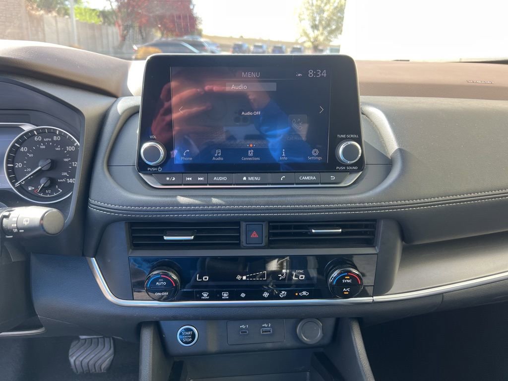 Used 2023 Nissan Rogue SV image 16