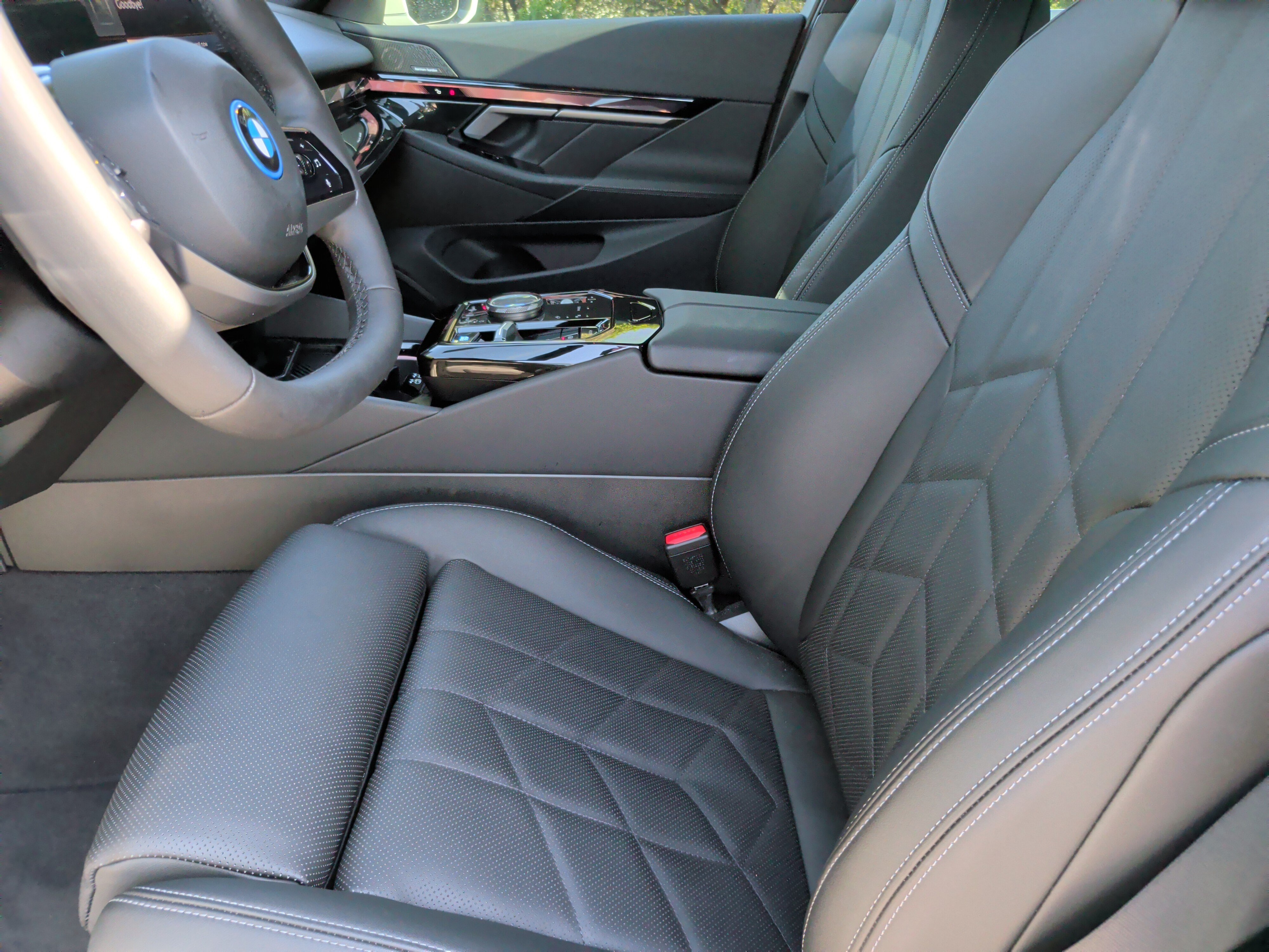 Certified 2026 BMW i5 eDrive40 w/ Premium Package RWD image 28