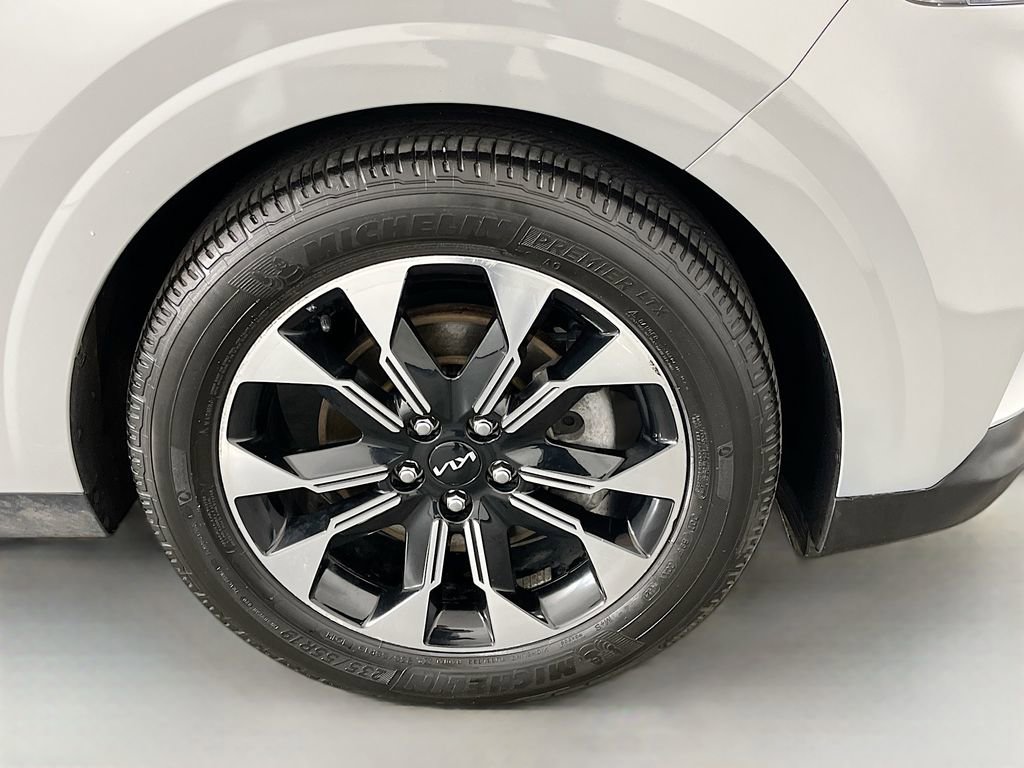 Used 2024 Kia Carnival EX FWD image 37