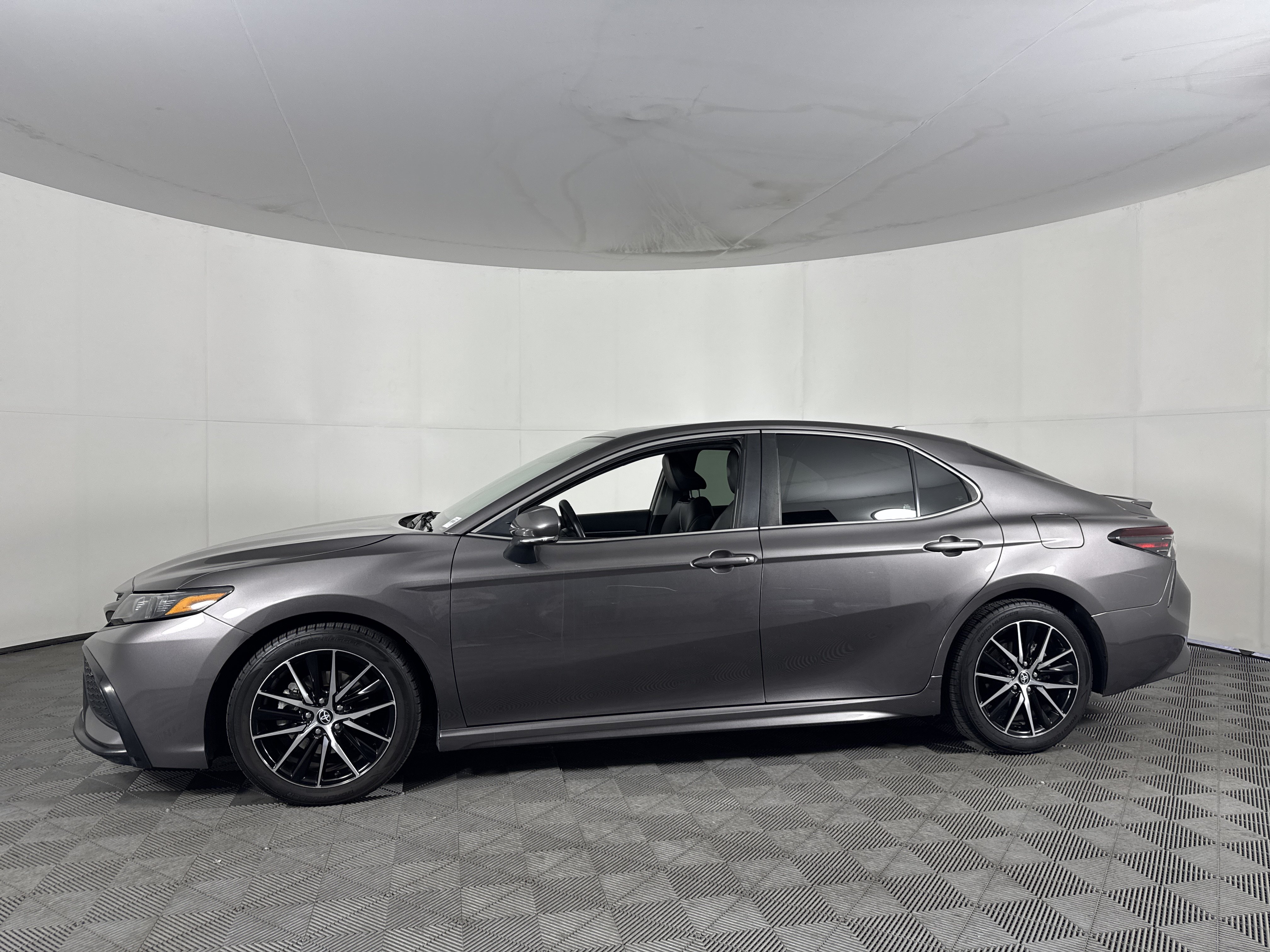 Used 2023 Toyota Camry SE w/ Audio Upgrade Package FWD image 11