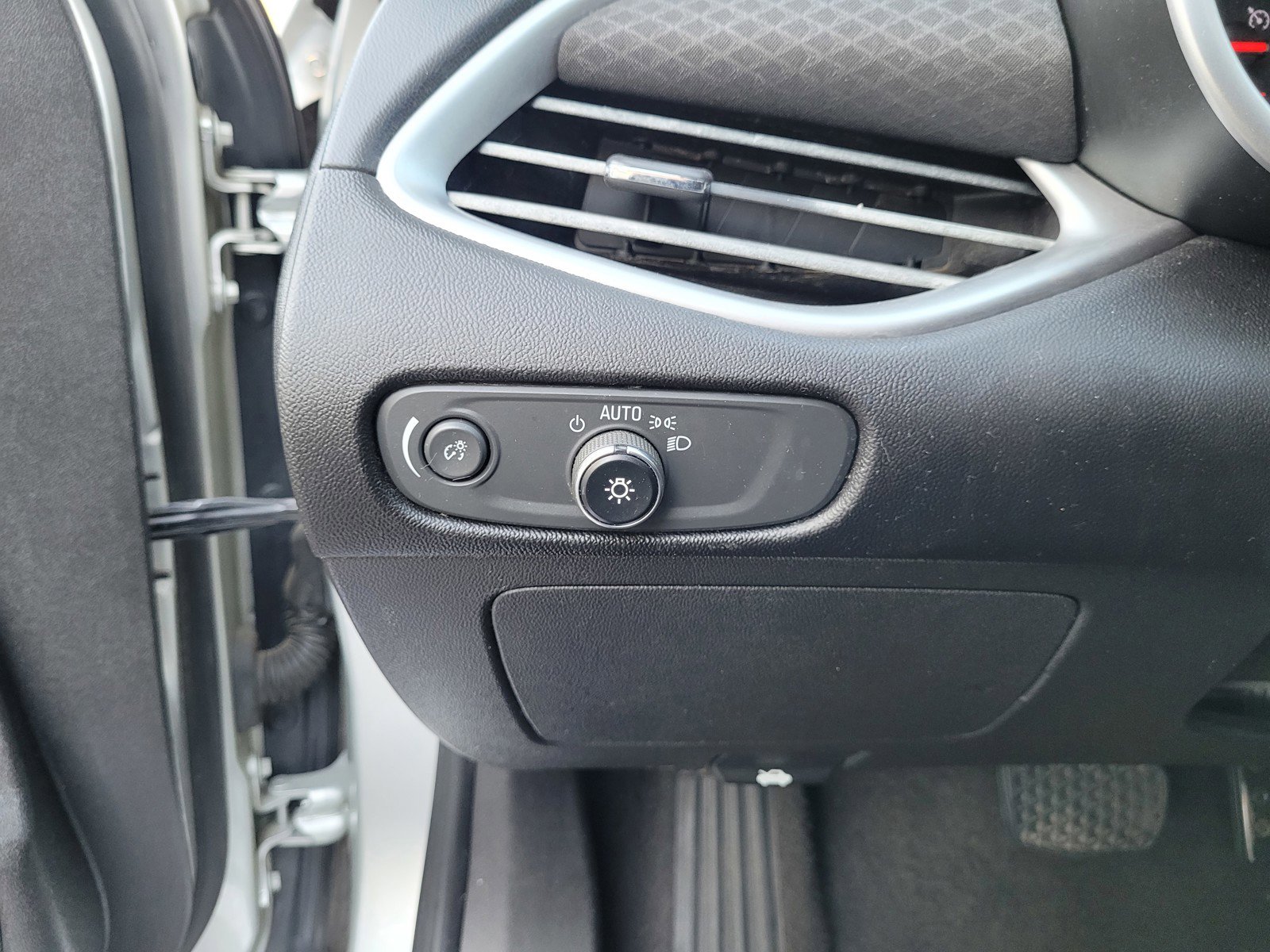 Used 2018 Chevrolet Malibu LS image 24