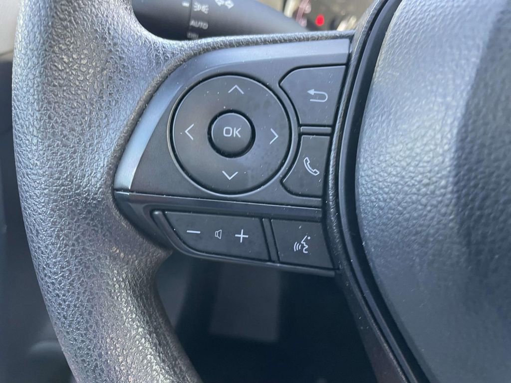 Used 2025 Toyota RAV4 XLE image 33