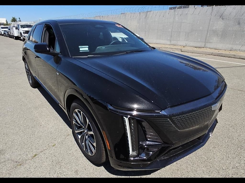 Used 2025 Cadillac Lyriq Sport AWD/4WD image 6