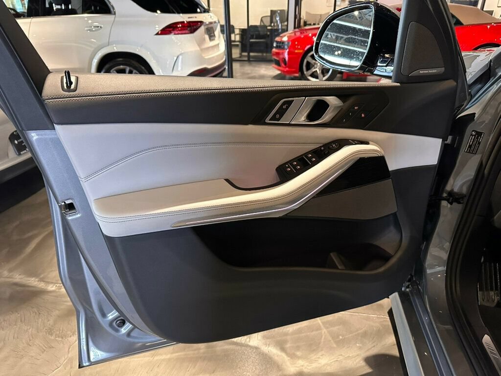 Used 2025 BMW X5 xDrive40i w/ M Sport Package AWD/4WD image 12