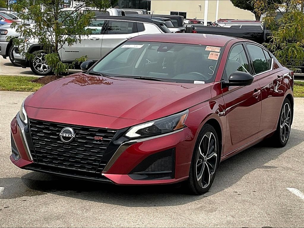 Used 2023 Nissan Altima 2.5 SR FWD image 2