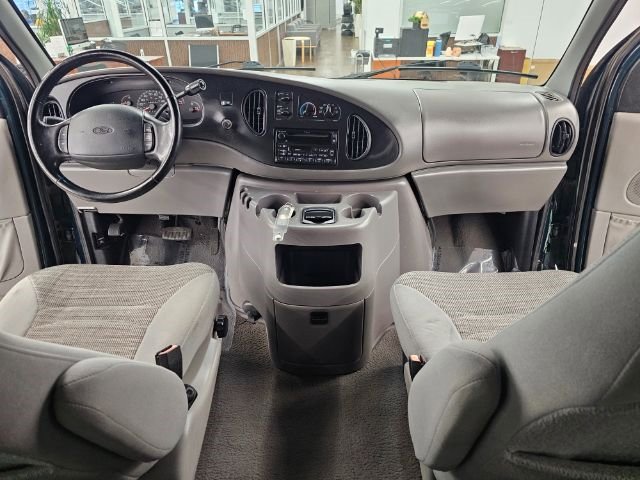 Used 2000 Ford E-150 and Econoline 150 Wagon image 9