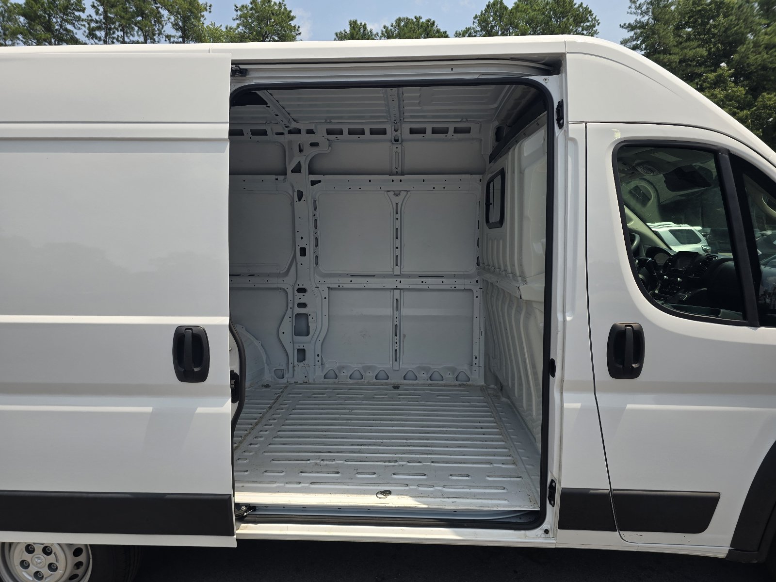 Used 2024 RAM ProMaster 2500 w/ Convenience Group FWD image 12