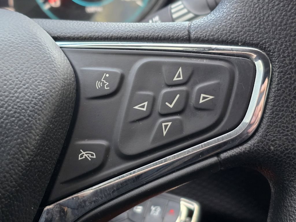 Used 2018 Chevrolet Cruze LT image 17