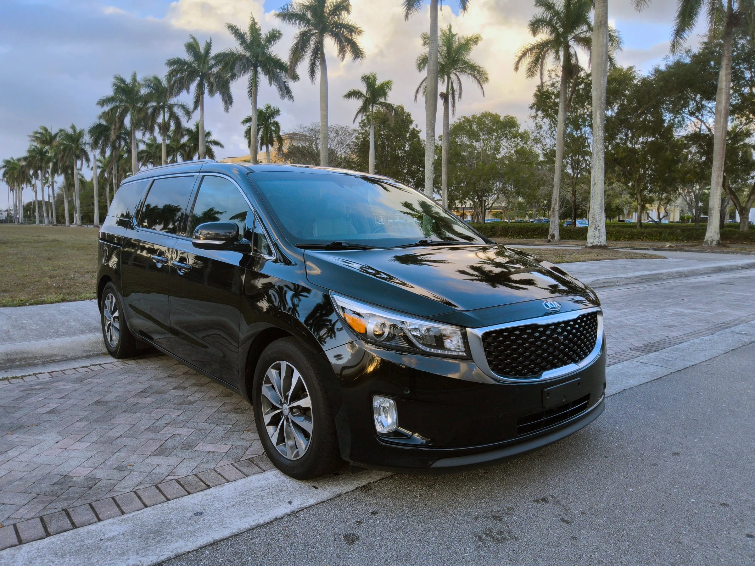 Used 2018 Kia Sedona SX