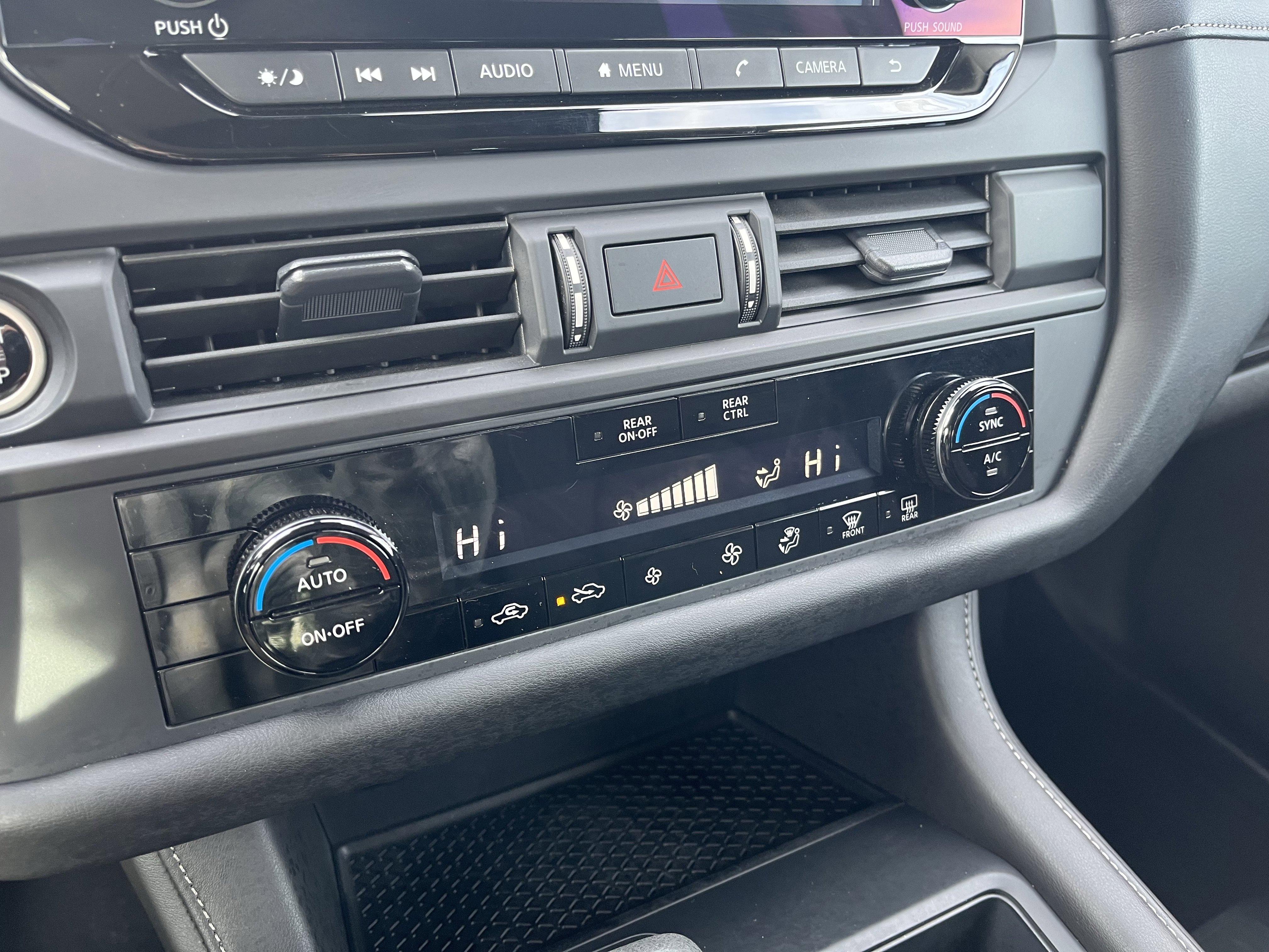 Used 2024 Nissan Pathfinder S image 20